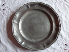PLAT OU GRANDE ASSIETTE EN ETAIN POINCON FLEUR COURONNE 1,170 KG 17e ou 18e