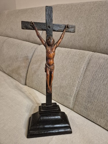 Grand crucifix sur socle - crucifix,