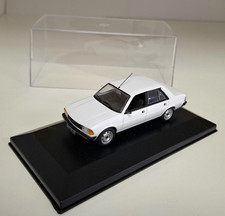 Peugeot 305 Blanc 1980 1/43 IXO Boite Vitrine