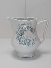 Petit pichet en porcelaine de