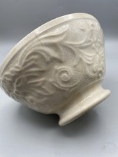 bol ancien attribué à la faïencerie de Creil-Montereau décor en relief XIXème