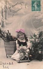 CP PETITE FILLE FOULARD HOTTE JOUETS SAPIN - 3964