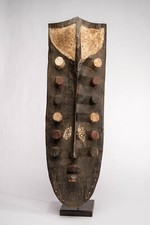 FR1092 MASQUE GREBO AVEC SOCLE