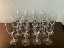 15 flutes à champagne modèle royale en cristal Lalique (prix à la pièce)