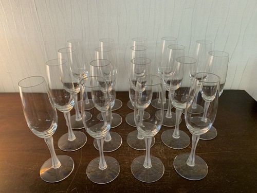 Flutes champagne modèle - à,