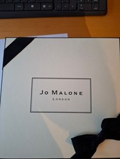 Coffret Jo Malone. Bougie , diffuseur, cologne, crème . Ouvert pour les photos