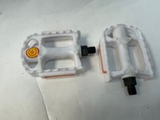 Pédales De Vélo En Plastique Blanches 9/16" Avec Réflecteur PD12