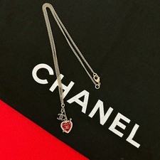 Collier motif coeur marque