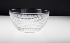 Rare bol rince doigt en