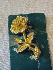 Broche fleur rose métal doré