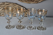 quatre verres à liqueur