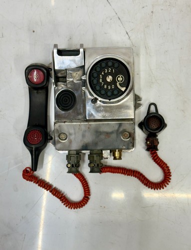 Téléphone mural vintage