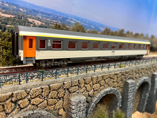 Voiture corail classe - 1, jouef