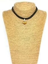 Collier ras du cou coeur ambre