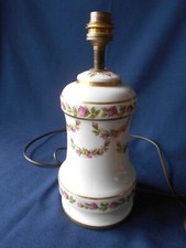 PIED DE LAMPE EN PORCELAINE DE