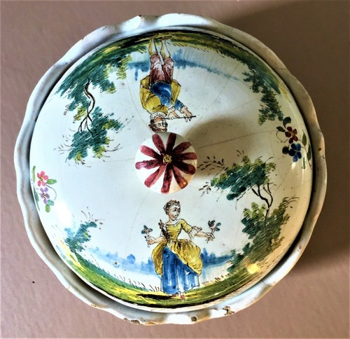 Bonbonnière 18e - , en