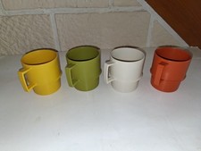 tupperware  4 mugs / tasses