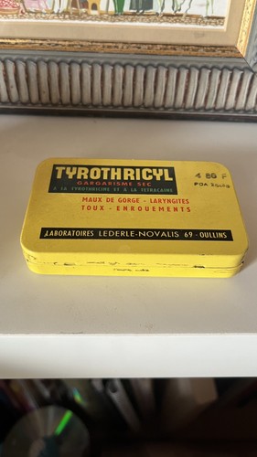 Ancienne boîte publicitaire