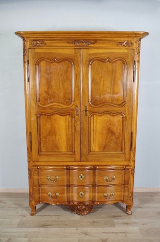 Armoire pantalonnière