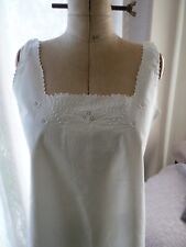 jolie chemise ancienne début XXème, brodée main mono A.F coton comme neuve N2