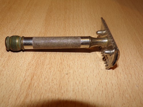 Ancien rasoir mécanique