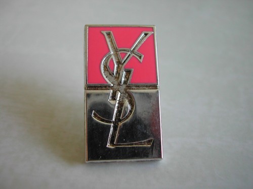 Rare pin argenté - rare,