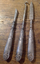 PETIT NECESSAIRE DE MANUCURE EN ARGENT FOURRE poinçon SANGLIER XIXème siècle