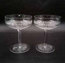 Paire de coupes à champagne en cristal taillé de Saint-Louis modèle Coli 422