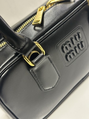 Sac main miu - miu,