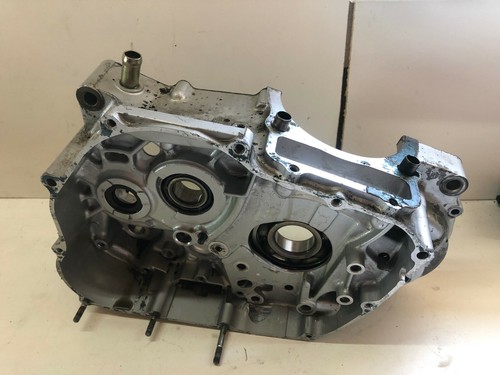Carter moteur droit pour - un,