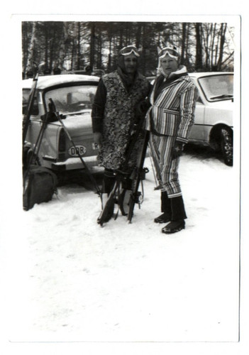 Photo women with skis - , front