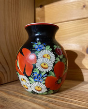 Petit vase en porcelaine