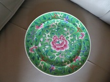 ancienne assiette porcelaine chinoise famille rose chargeur Asie du Sud-Est