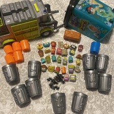 Trash pack garbage truck with
