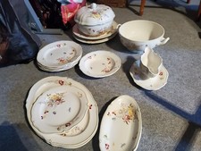 service de vaisselle en