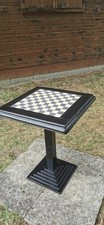 Table de bistrot échiquier.