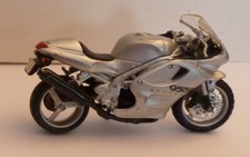 Moto Miniature MAISTO TRIUMPH 955i Daytona - Digital fuel injection - 1/18