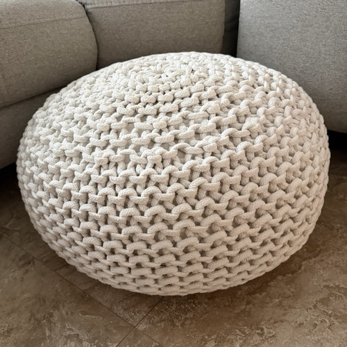 Round white knitted pouf - round,