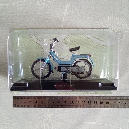 Mobylette chappy miniature - /,