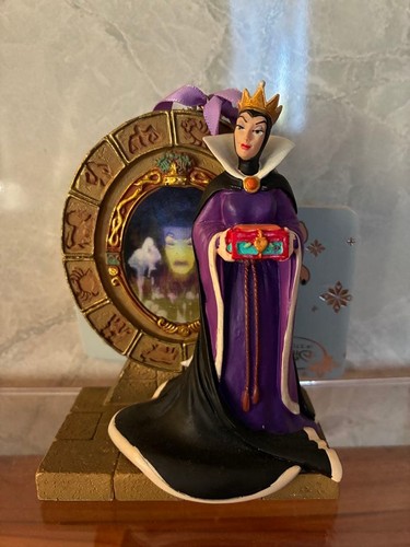 Disney store ornament - ornament, queen