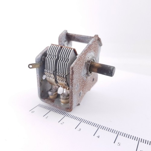 Condensateur variable air - À,