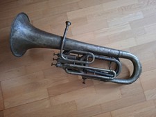 Ancien tuba instrument à vent musique trompette cor
