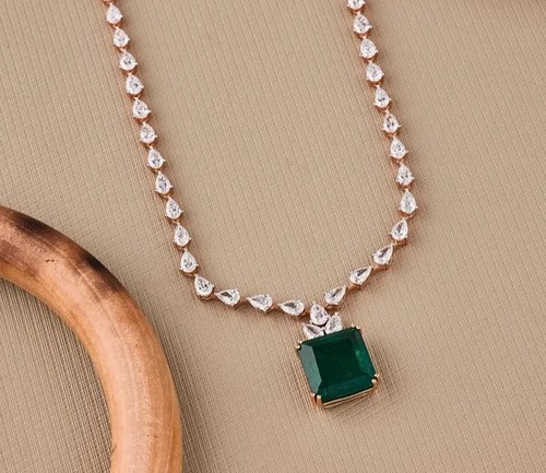 Collier pendentif goutte - , de