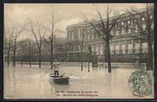 CPA Paris, inondations de janvier 1910, une barque devant le ministère des affa 