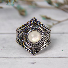 bague en argent avec pierre de