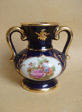 Petit vase en porcelaine ( ? )  bleue et or estampillée R