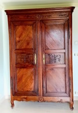 Très belle armoire de mariage Louis XV, datée de 1730 en chêne massif.