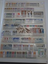 COLONIES FRANCAISES LOT + 2000 TIMBRES NEUFS ET OBLITERES DANS ALBUM. BONNE COTE