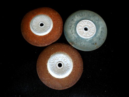 Gommes anciennes rondes - gommes, !