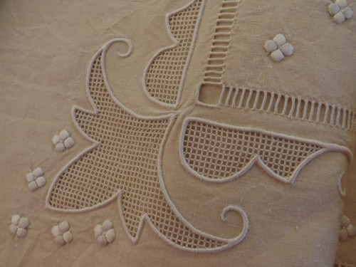 Beau drap brodé m - beau,